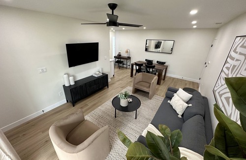 Bay Ho House | Gorgeous Newly Remodeled Home with a Beautiful Backyard Oasis