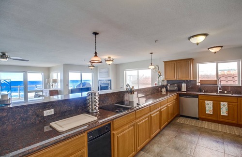 Imperial Beach Condo | Gorgeous Oceanfront 3bd/3bth in the Heart of Imperial Beach! Two Huge Balconies!