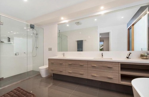 Rosebud House | Gorgeous Private Home with 4 BD and Private POOL