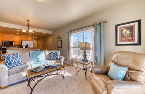 Florence Condo | Gorgeous riverfront rental with excellent views & large private deck