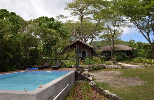 Mele House | Gorgeous seaside bungalow (max 11 night stay preferred)