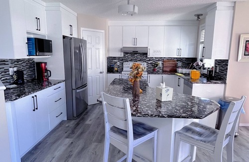 Arbour Lake House | Gorgeous single house &3 bedrooms&free parking&close LRT