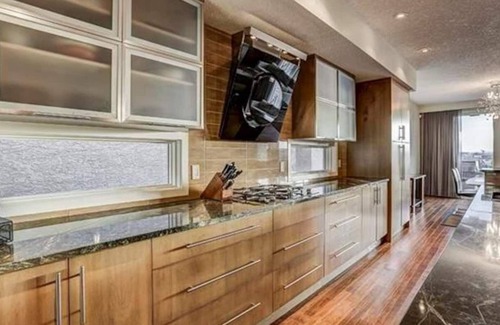 Bridgeland House | Gorgeous Skyline and Mountain View Property Refreshing Swim Spa Pool and Hot Tub