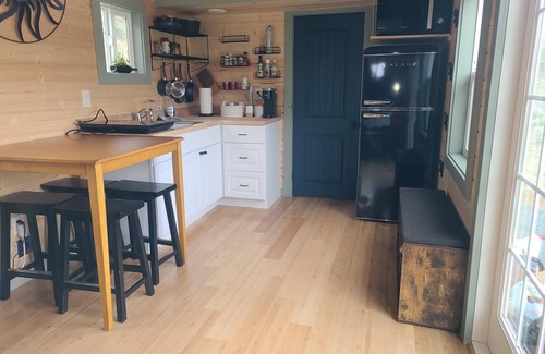 Sunland Estates Cottage | Gorgeous Tiny House in Sunland Estates near The Gorge, on the Columbia river!