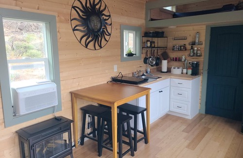 Sunland Estates Cottage | Gorgeous Tiny House in Sunland Estates near The Gorge, on the Columbia river!