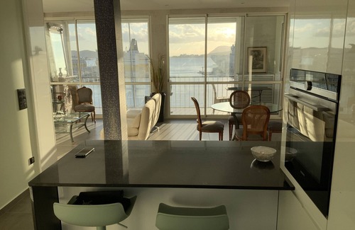 Toulon Apartment | Gorgeous! Toulon Facing Sea-Port