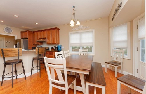 Round Lake House | Gorgeous Views of Round Lake, Minutes to Saratoga