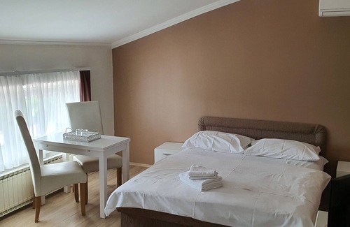 Slovenska Bistrica House | Gostilna s prenočišči pri Janezu