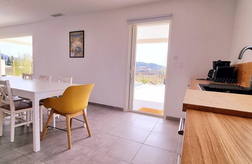 Goudargues Villa | Goudargues Villa Hestia, villa with swimming pool 300m from the center, private parking.