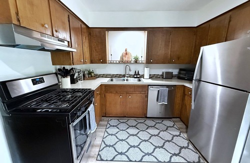 Grand Rapids House | GR Retreat - 2BR, Mins from Downtown & Restaurants, Nintendo Switch & Games