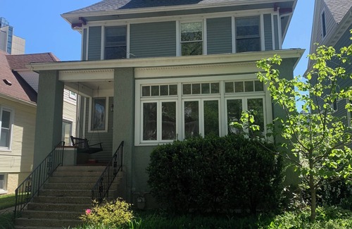 Edgewater House | Gracious, spacious vintage home in a terrific neighborhood near the lake