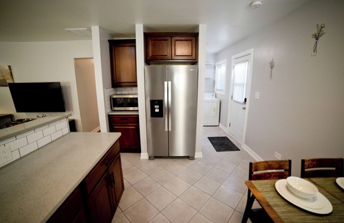 Burbank House | Grade A Working Class Safe Neighborhood 3BR up to 6 guests. Updated & Best Price