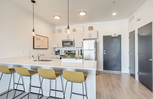 People's Freeway Apartment | Granary de Luxe Downtown 1BR/1BA +CoWorking Space & Gym