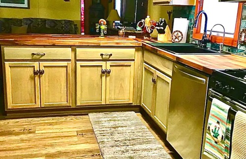 Meadview House | Grand Canyon 3bd/2ba with bonus rooms and bbq area/Pets OK