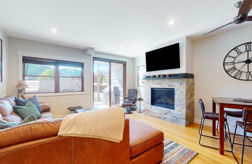 Grand Lake Apartment | Grand Central