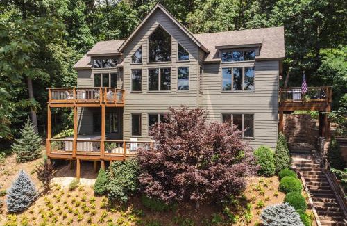 Nellysford House | Grand Chalet with Hot Tub - Near Wintergreen Resort