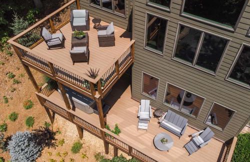 Nellysford House | Grand Chalet with Hot Tub - Near Wintergreen Resort