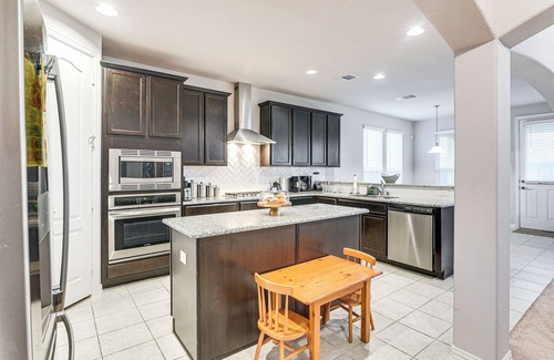 Iowa Colony House | Grand Family Home w/Patio & Fenced Yard in Arcola