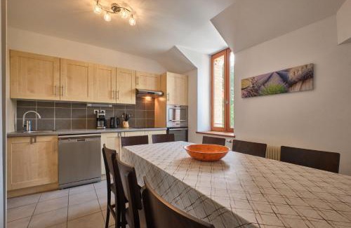 Saint-Geoire-en-Valdaine Apartment | Grand Gîte du Château de St Geoire