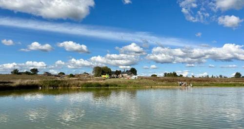 Bouere House | Grand Gîte en campagne avec étang