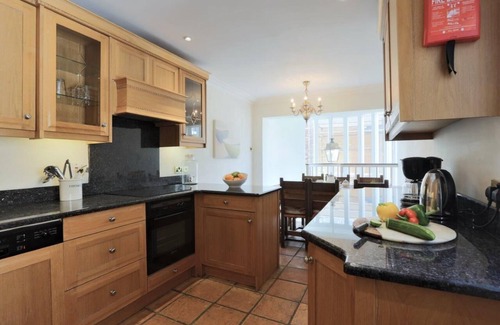 Grand Canal Dock House | Grand Georgian Residence, with period charm!3 Bed