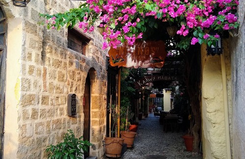 Rhodes Apartment | Grand Master Suite