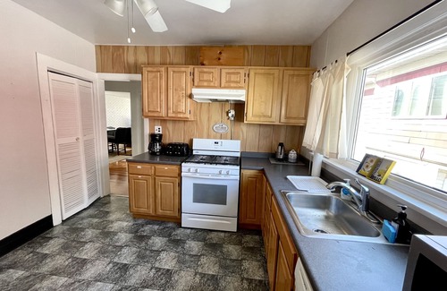 Medford House | Grand piano Apt near T station towards downtown Boston, TD Garden and Hospitals.