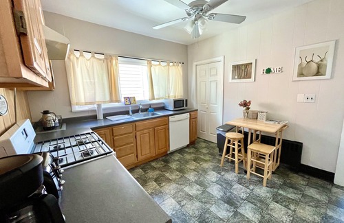 Medford House | Grand piano Apt near T station towards downtown Boston, TD Garden and Hospitals.