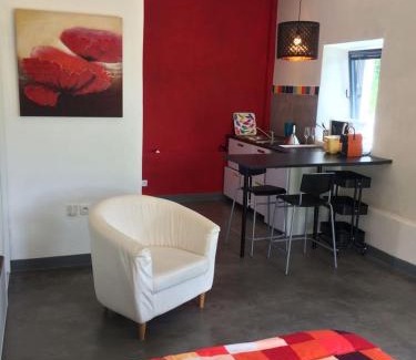 Venon Apartment | Grand studio au calme à la campagne, tout prés de la ville !