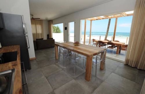 Kiwengwa House | Grand Suite Ocean Front private beach patio 8 pax (4 bedrooms 3 bathrooms)