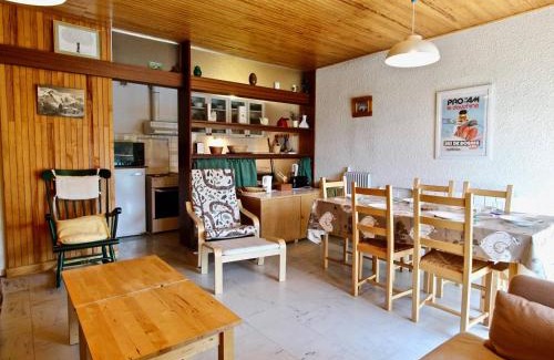 Chamrousse Apartment | Grand T2 cabine 55m² avec balcon exposé sud à Chamrousse 1650, animaux acceptés - FR-1-340-133