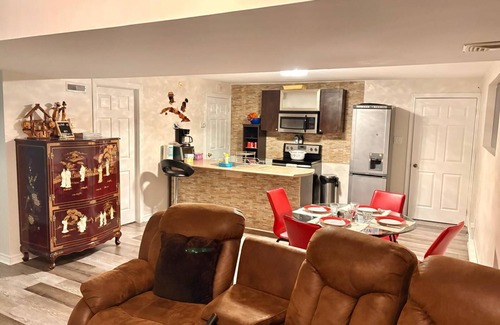 Laval House | Grande chambre confortable à Laval