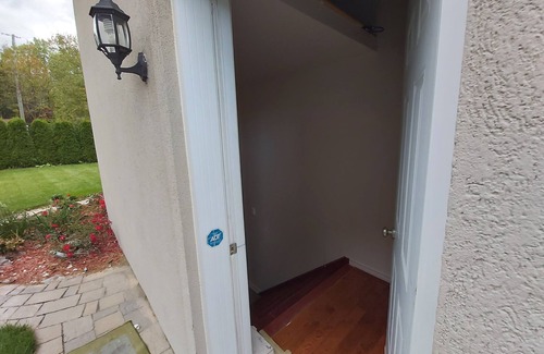 Laval House | Grande chambre confortable à Laval