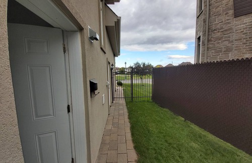 Laval House | Grande chambre confortable à Laval