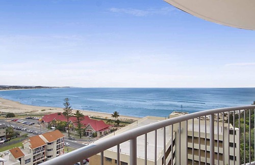 Coolangatta Apartment | Grande Corniche U17 - Panoramic Kirra Hill