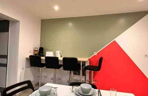 Roubaix House | Grande Maison Avec Court -proche Lille - a Cote mc Arthur Glen- Magasin Usine