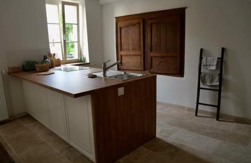 Noyers-sur-Serein House | Grande maison - village de Noyers - 5 chambres