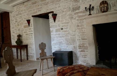 Noyers-sur-Serein House | Grande maison - village de Noyers - 5 chambres