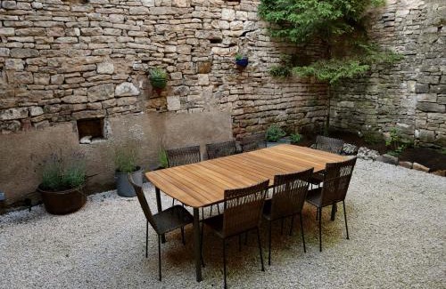 Noyers-sur-Serein House | Grande maison - village de Noyers - 5 chambres