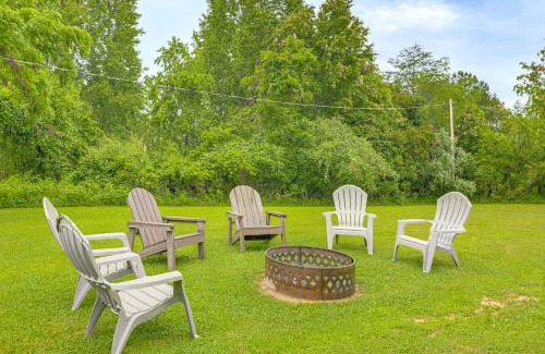 Primrose House | Grandmas Farm House on 125 Acres with Fire Pit!