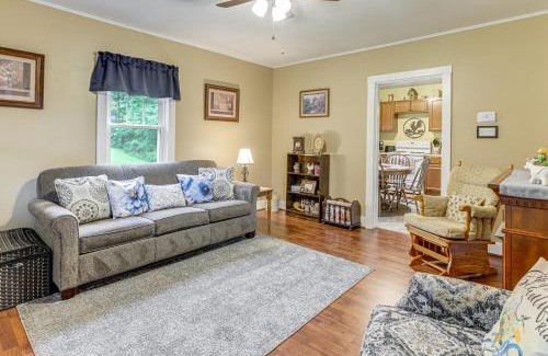 Primrose House | Grandmas Farm House on 125 Acres with Fire Pit!