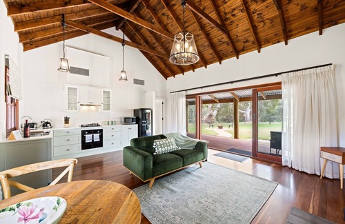 Dawesley Villa | Grandview Accommodation - Hideaway Huts