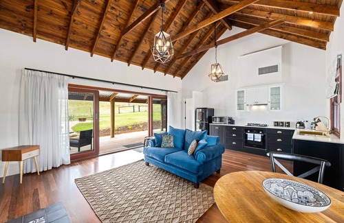 Dawesley Villa | Grandview Accommodation - Hideaway Huts