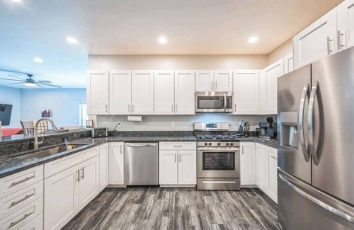 Grass Lake Apartment | Grass Lake 8BR Retreat w Games & Fire Pit