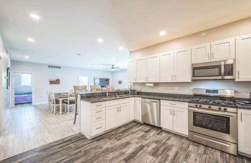 Grass Lake Apartment | Grass Lake 8BR Retreat w Games & Fire Pit