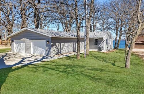 Orleans House | Grassy Knoll Retreat on the Big Spirit Lake