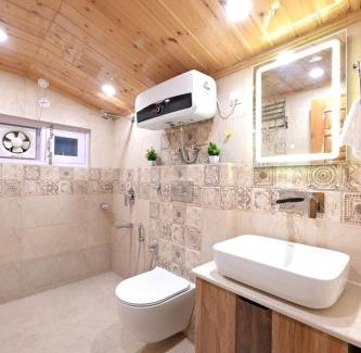 Fagu Bed & Breakfast | Gray Roof 3-BR Attic By Humble Stay