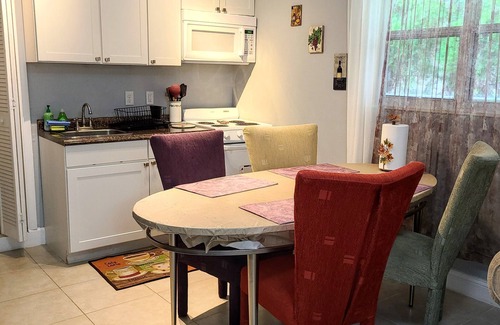 Warm Mineral Springs House | GREAT 1 BDRM ACROSS FROM WARM MINERAL SPRING