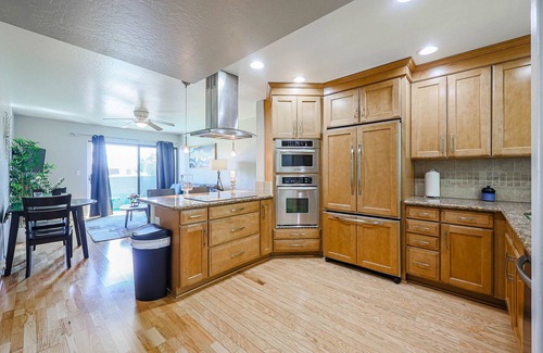 Fashion Square Apartment | Great 1br/Full Condo/Heated Pool Walk to OldTown/Mall & Bars