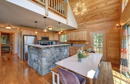 Great Barrington House | Great Barrington, Cabin Sleeps 14, Walk To Town